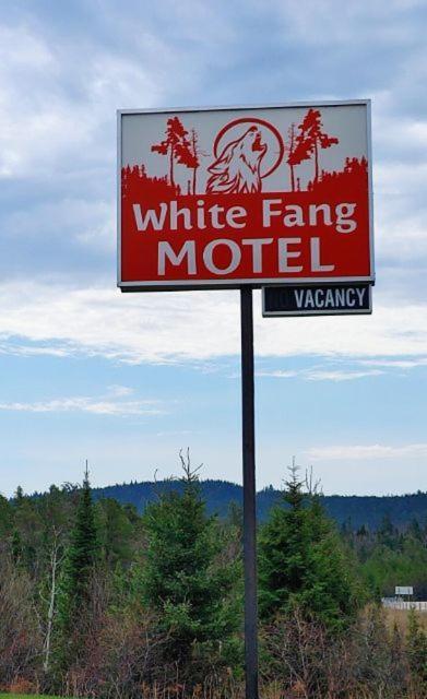 White Fang Motel Wawa Exterior foto